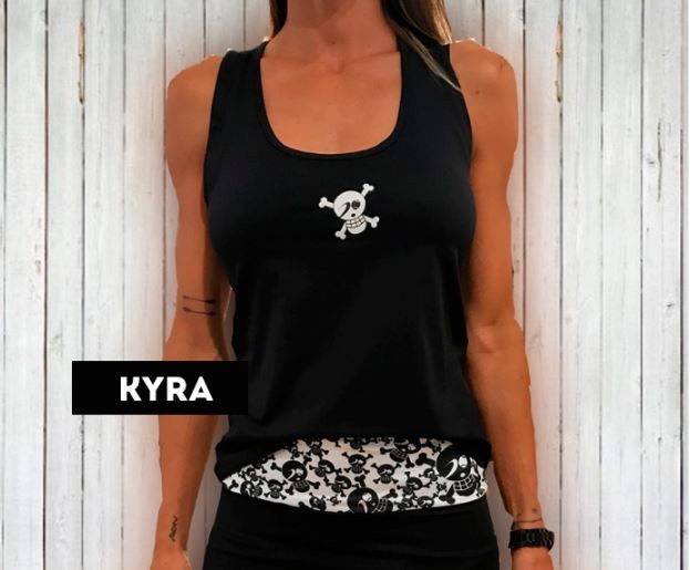 Camiseta Just Ten Kira Tirantes Negro Blanco