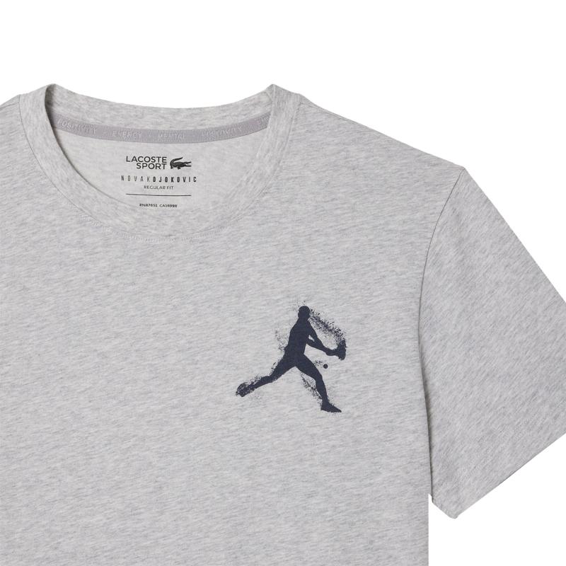 Pack Camiseta Lacoste Novak Djokovic Gris y Gorra Blanco