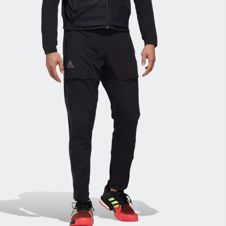 Adidas correspond à la morue pantalon noir