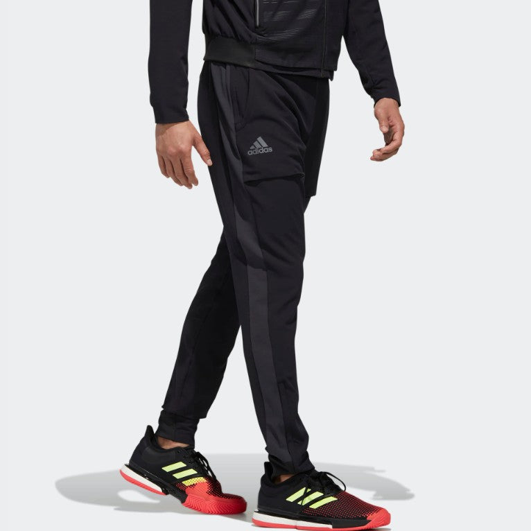 Adidas correspond à la morue pantalon noir